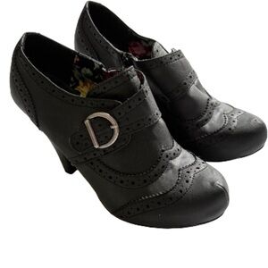 SHI BY JOURNEYS BLACK ANKLE BOOTIES WITH BUCKLE SIZE 7.5